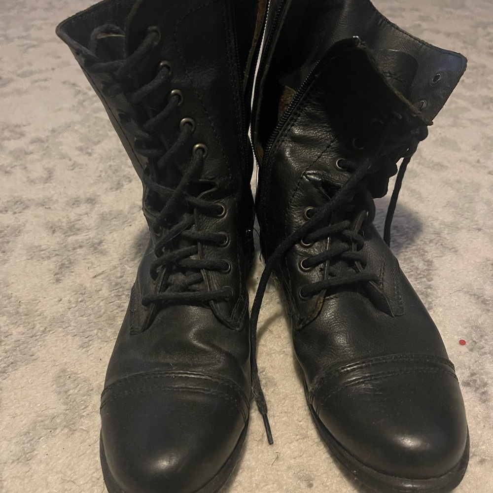 Steve Madden combat boots 9.5